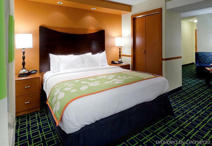 Fairfield Inn & Suites By Marriott Matthews Шарлотт Номер фото