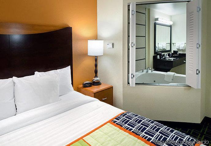 Fairfield Inn & Suites By Marriott Matthews Шарлотт Номер фото